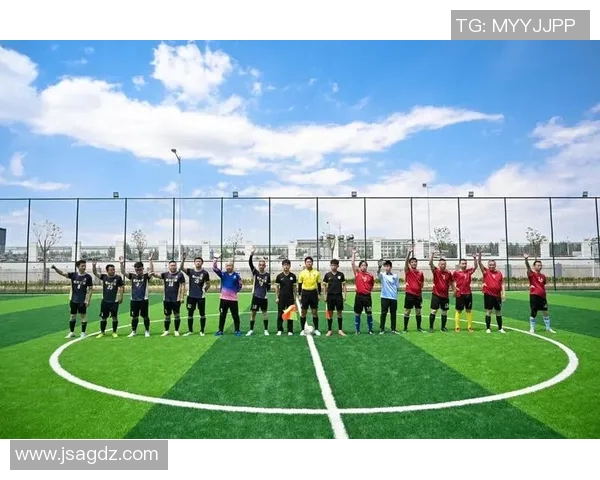 施耐德足球引领新潮流打造未来足球运动的全新体验与发展方向 施耐德足球引领新潮流打造未来足球运动的全新体验与发展方向