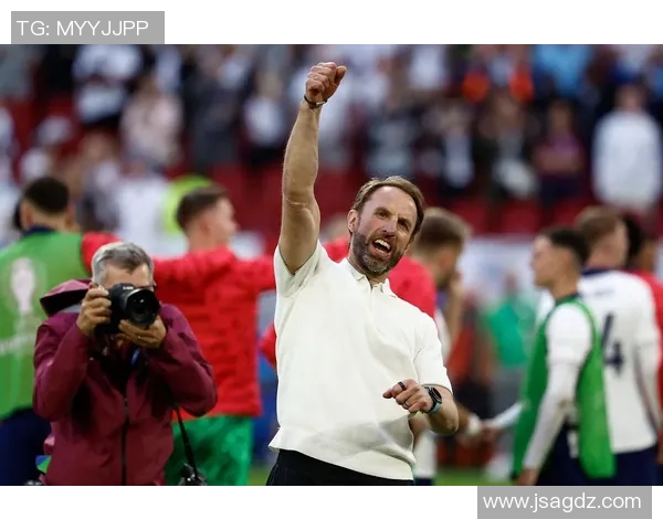 催眠足球的魅力与技巧探索让你在赛场上如梦似幻的表现 催眠足球的魅力与技巧探索让你在赛场上如梦似幻的表现